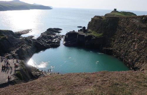 Best Beach 2025 "Little Haven" & The Hidden Gem - Foto 2