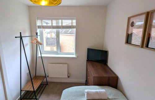 CHERRYTREES 5 Bed House, Sleeps 10, 3 Bathrooms, Parking, Ideal for Groups and Work Stays - Foto 31