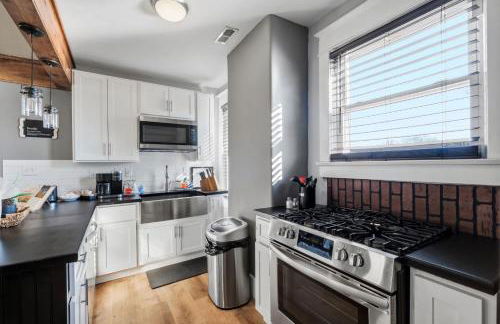 Elegant Historic Apartment with Craftsman Details - Foto 2