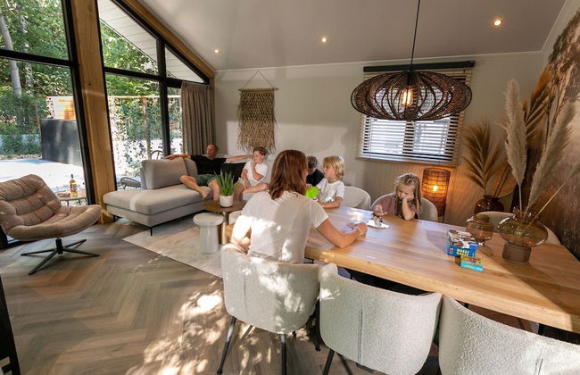 Luxury Lodge With Private Swimming Pool - Photo 27