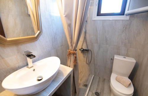 Sunrise Suite Olympiada - Luxury Beachfront Escape - Photo 21