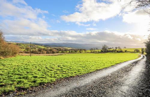 Hilltop Lodge - Photo 31