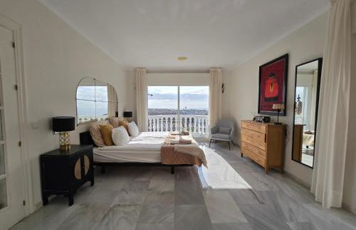 Large Family Villa 500m From Beach with Stunning Views - Photo 18