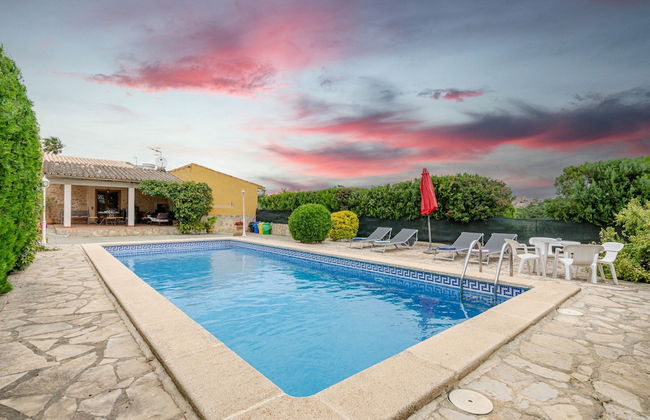 Peaceful Villa in Serene Retreat - Photo 31