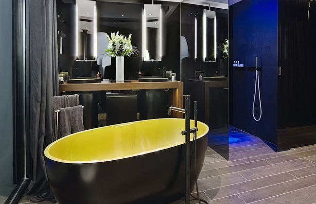 Striking Villa With Terraced Garden - Foto 16