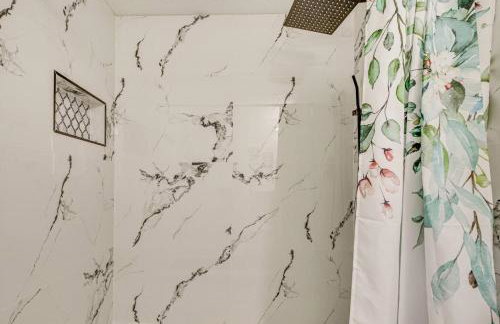 Canal Front Oasis w Heated Pool Close to the Beach - Foto 19