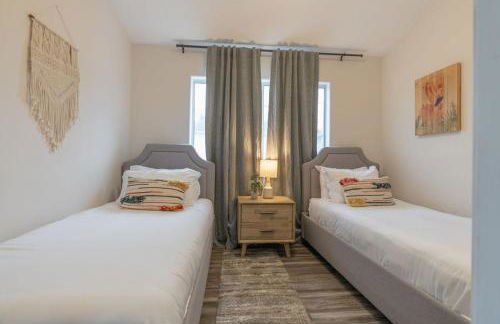 Sunlit La Jolla Village Gem with Peak Ocean Views - Photo 26