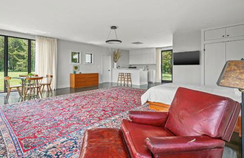 The Porter's Barn - fancy little waterfront home with deep-water boat dock and firepit - Foto 8