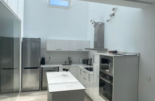 Villa Ashdene - luxury modern villa with large heated pool wifi uk tv bar & BBQ - Foto 9