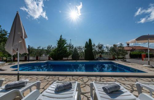 Villa Marić, a charming villa with a beautiful poolside - Foto 28