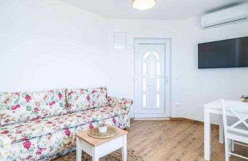 Apartments Lovro - One bedroom apartment with Balcony and Sea View 3 - Photo 1