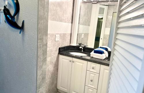 3rd Floor Balcony Beach View Studio Condo in the Beach Club - Foto 6