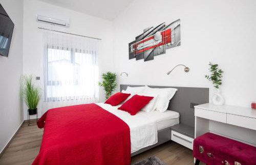 Villa Supernus II with Heated Pool - Photo 32