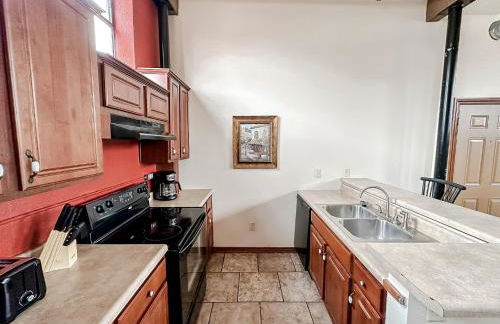 Sleepover 2BD 1BA Condos Downtown Springfield - Foto 40