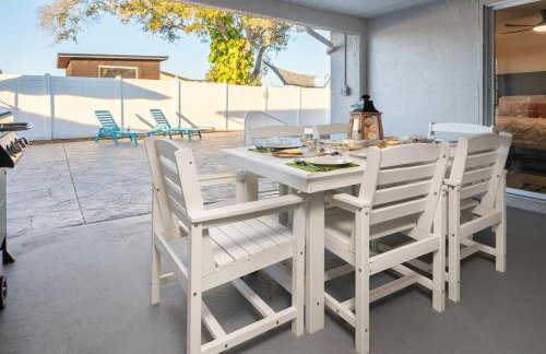 Home With Heated Pool Near Beaches - Foto 8