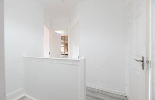 4 Bedroom Family Home In South East London - Photo 21