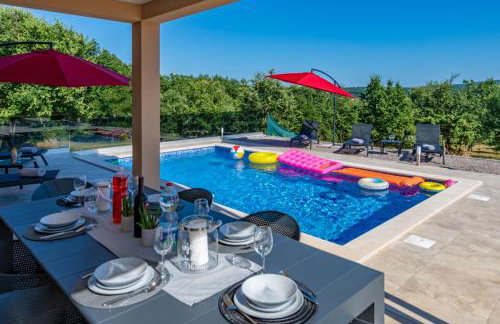 Villa Mia in Labin, a two apartment villa with pool close to the sea - Foto 2