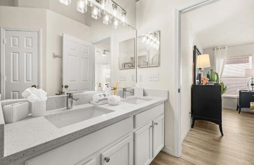 654- Newly Renovated Fabulous 4-Bedroom Pool Home in Watersong Resort, Game Room, Theater Room and More - Foto 35