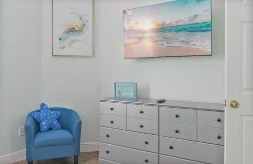 Single-Level Home w Heated Pool & 9MI to Disney - Photo 9