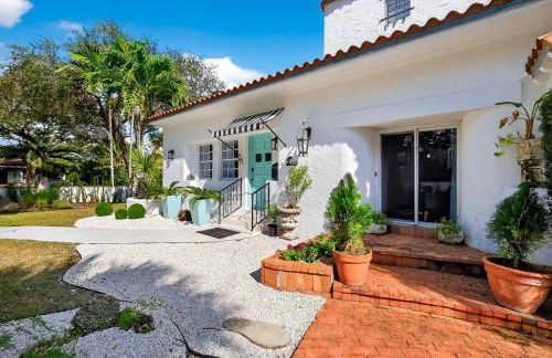 Villa 800 - 3 BEDROOM - 3 AND A HALF BATHROOMS -6 BEDS- Spa like Retreat Saline Pool & Jacuzzi - Foto 70