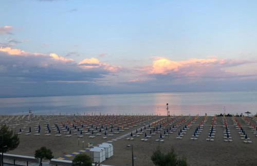 Appartamento fronte mare con terrazzo e parcheggio privato - Foto 19