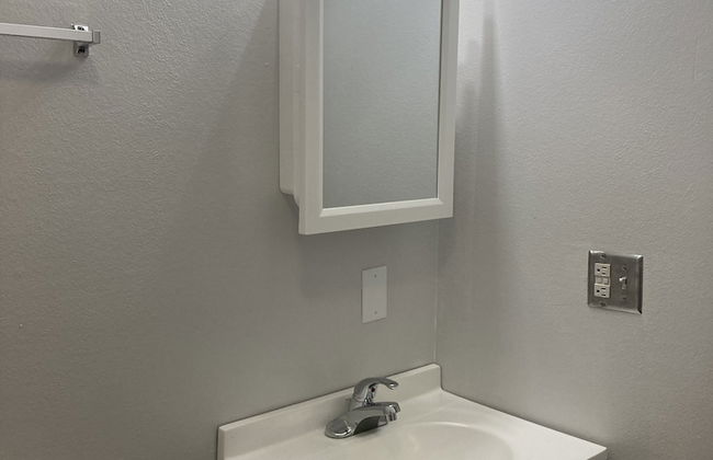 Gold Suites Rentals - Photo 17