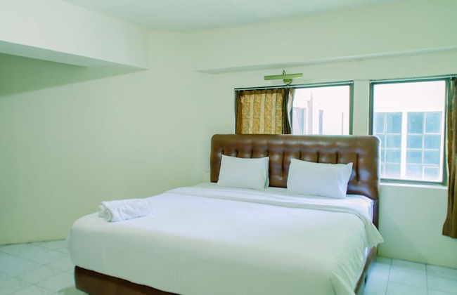 Spacious And Homey 3Br At Kondominium Rajawali Apartment - Photo 1