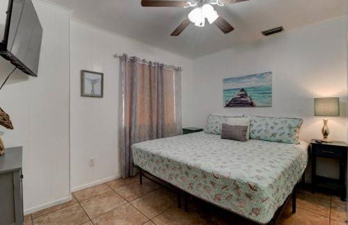 Shark Shack large house minutes to the beach - Photo 10