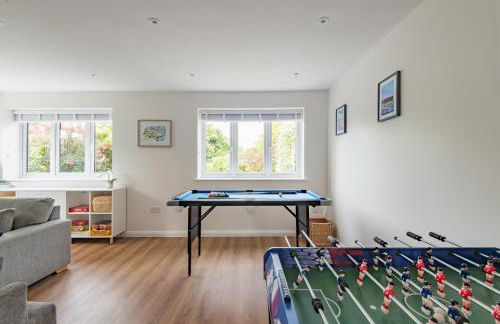 Luxury 5-Bed Country House with Hot Tub, Views & Games Room, Sleeps 12 - Kent Downs - Foto 17