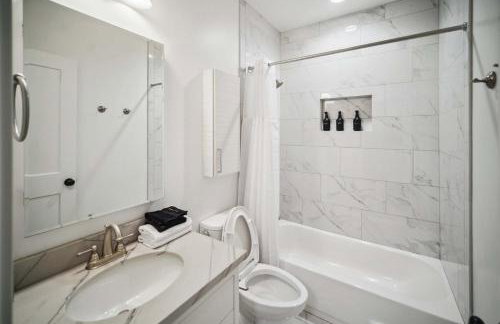 Luxe Family Retreat with Private Pickleball a Large Swim Spa indoor Movie Theatre 2 Outdoor Firepits a Home Gym and more - Foto 28