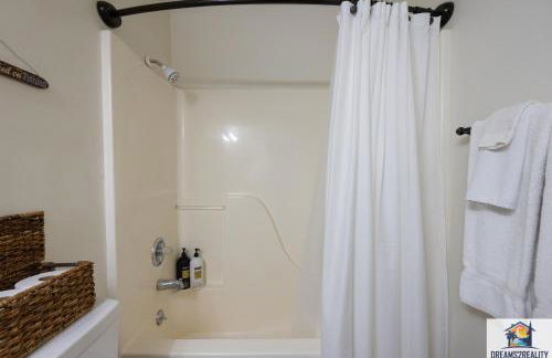 3BR Condo with Lake View - Trout Fishing - Playground - 2 Pools - Stairs Required - FREE TICKETS INCLUDED - PR69-9 - Foto 45