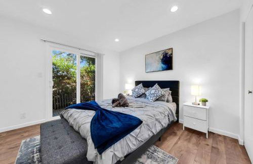 Modern Bay Area Retreat | Balcony + Private Patios - Foto 9