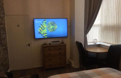 Cosy Apartment in Private Courtyard - Photo 3