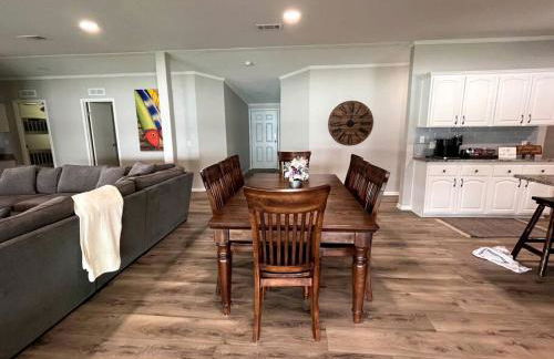 Spacious Vacation Rental with Stunning Lake Views from the Incredible Deck for an Amazing Getaway in Sabine National Forest in Hemphill, Texas - Foto 8