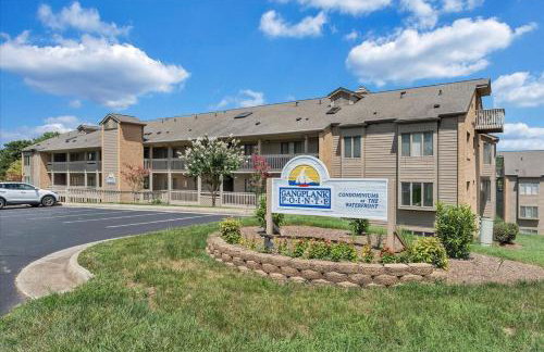 Lake Vibes - Pet Friendly Lakefront Condo! - Photo 3