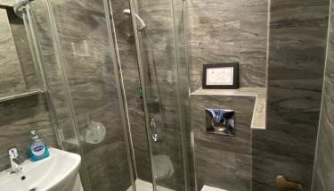 4 Bed Flat in Hoxton Zone 1 with Balcony - Foto 3, Shower