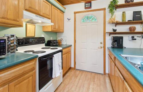 Serene Yellville Retreat with Hot Tub on 85 Acres - Foto 10