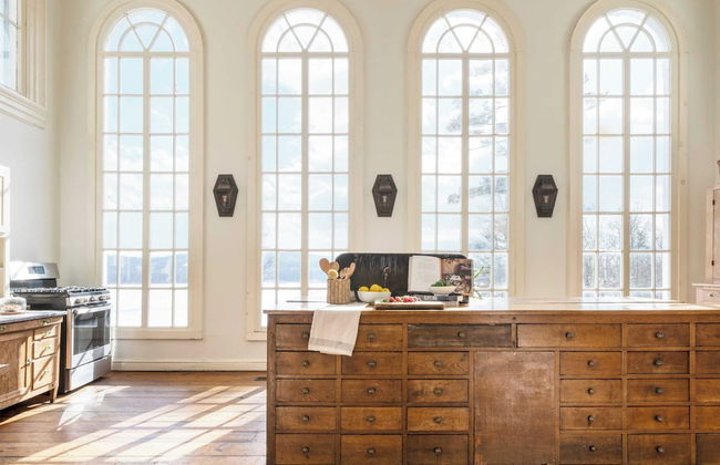 River House by Avantstay Historic & Secluded Estate on the Hudson River w/ Pool Sleeps 24! - Foto 19