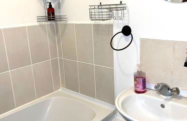 Crescent Apartment - Modern 1 Bedroom First Floor - Foto 11