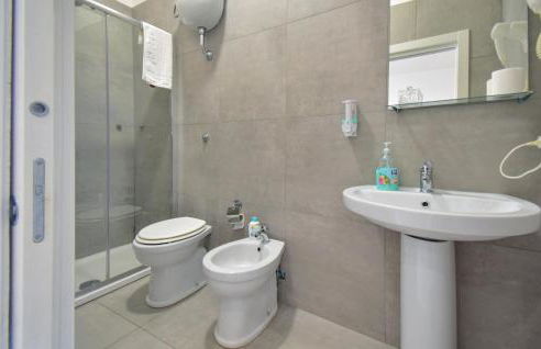 Beautiful Apartment In Napoli With Wifi - Foto 14