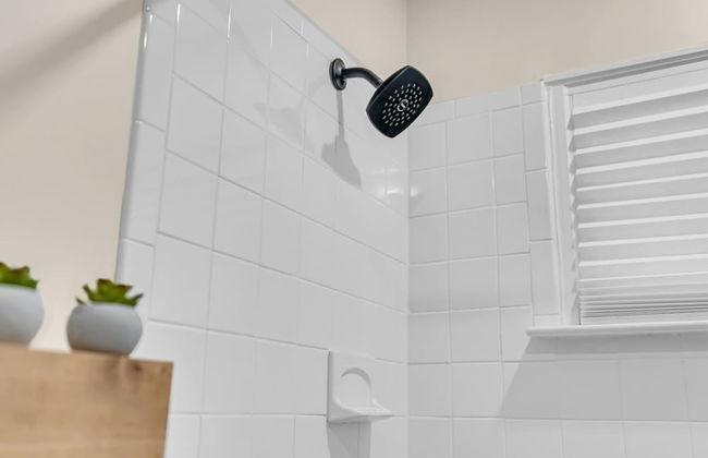 Fall Getaway With Hot Tub Fire Pit and Games - Photo 29