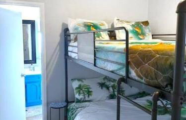 Coastal Charm · Modern Comfort · Ocean View! - Foto 2