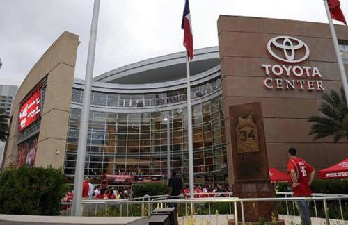 Black House - Downtown Elegance with HotTub and King Beds - Photo 37