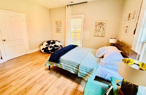 1920 Brick House-Hot Tub-Outdoor Brickoven Pizza-Pets-Breweries - Foto 16