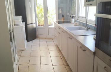 Le Logis du Moulin Gîte avec Jacuzzi, à 800m de la Cité Médiévale - Foto 11