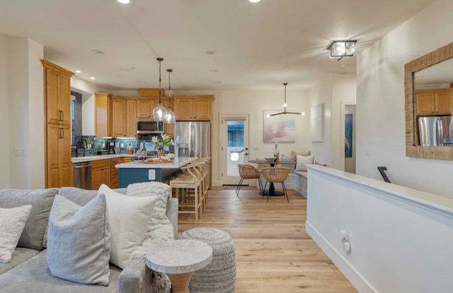 Sunset Serenity by Avantstay Rooftop w/ Hot Tub & Fire Pit, 3 Blocks to Beach! - Foto 11