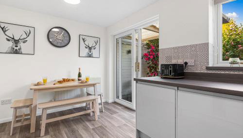 Spacious 3-Bedroom House with Parking Family Friendly - Foto 5