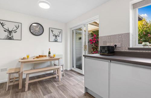 Spacious 3-Bedroom House with Parking Family Friendly - Foto 5