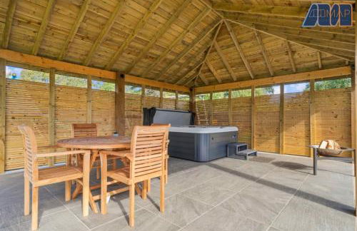 Large Family Home with Hot Tub or Jacuzzi, Log Burner - Foto 24