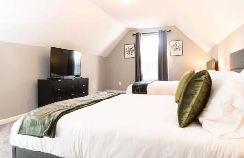 Spacious Vaulted 4BR Family Home Near Mall of GA Sleeps 12 - Foto 40